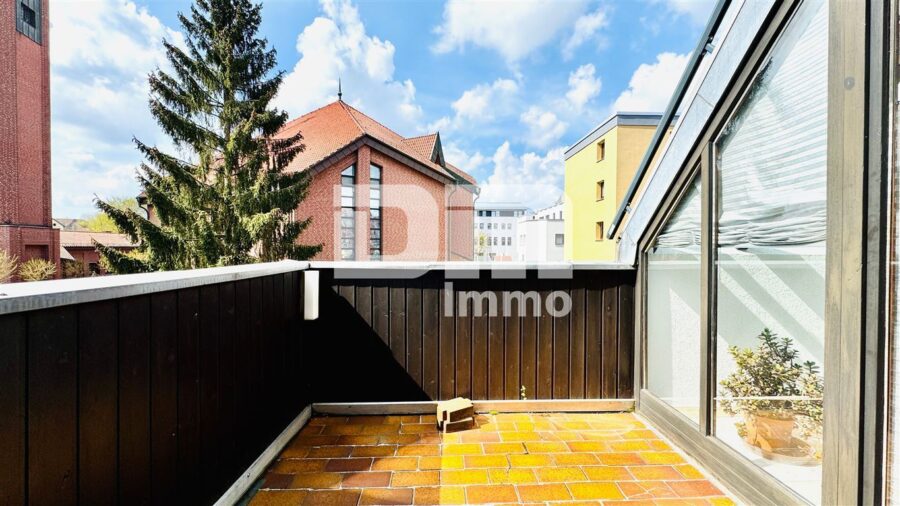 Schöne zentral gelegenes Büro mit zwei Balkonen und Tiefgaragenstellplatz - Balkon 1